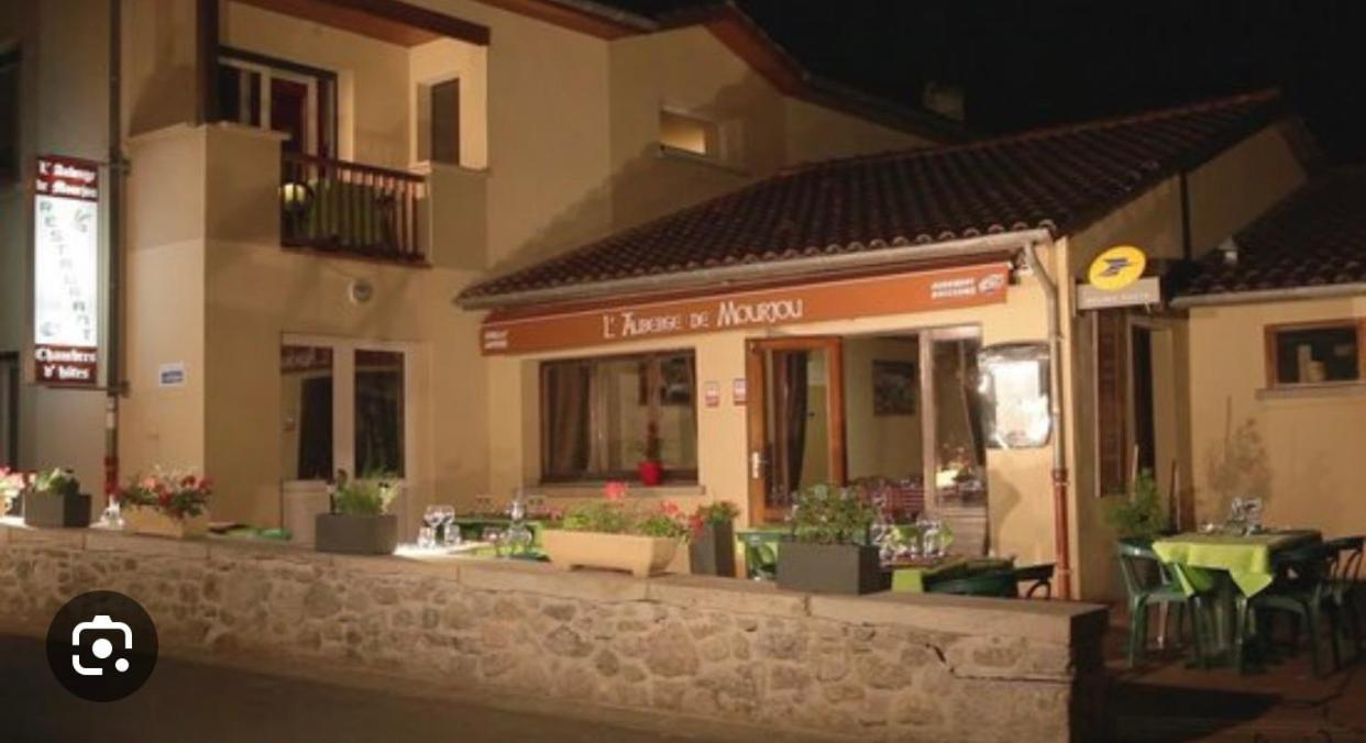 Auberge De Mourjou Buitenkant foto